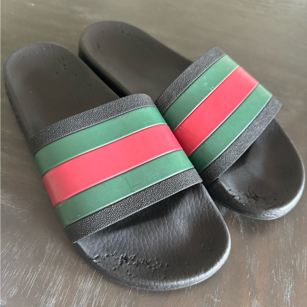 Black Slides with Red and Green Stripes Gucci mens 10-11